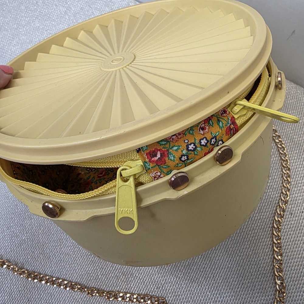 VINTAGE Tupperware Servalier Bowl Crossbody Bag | Upcycled Kitsch Yellow Purse - Picture 4 of 9
